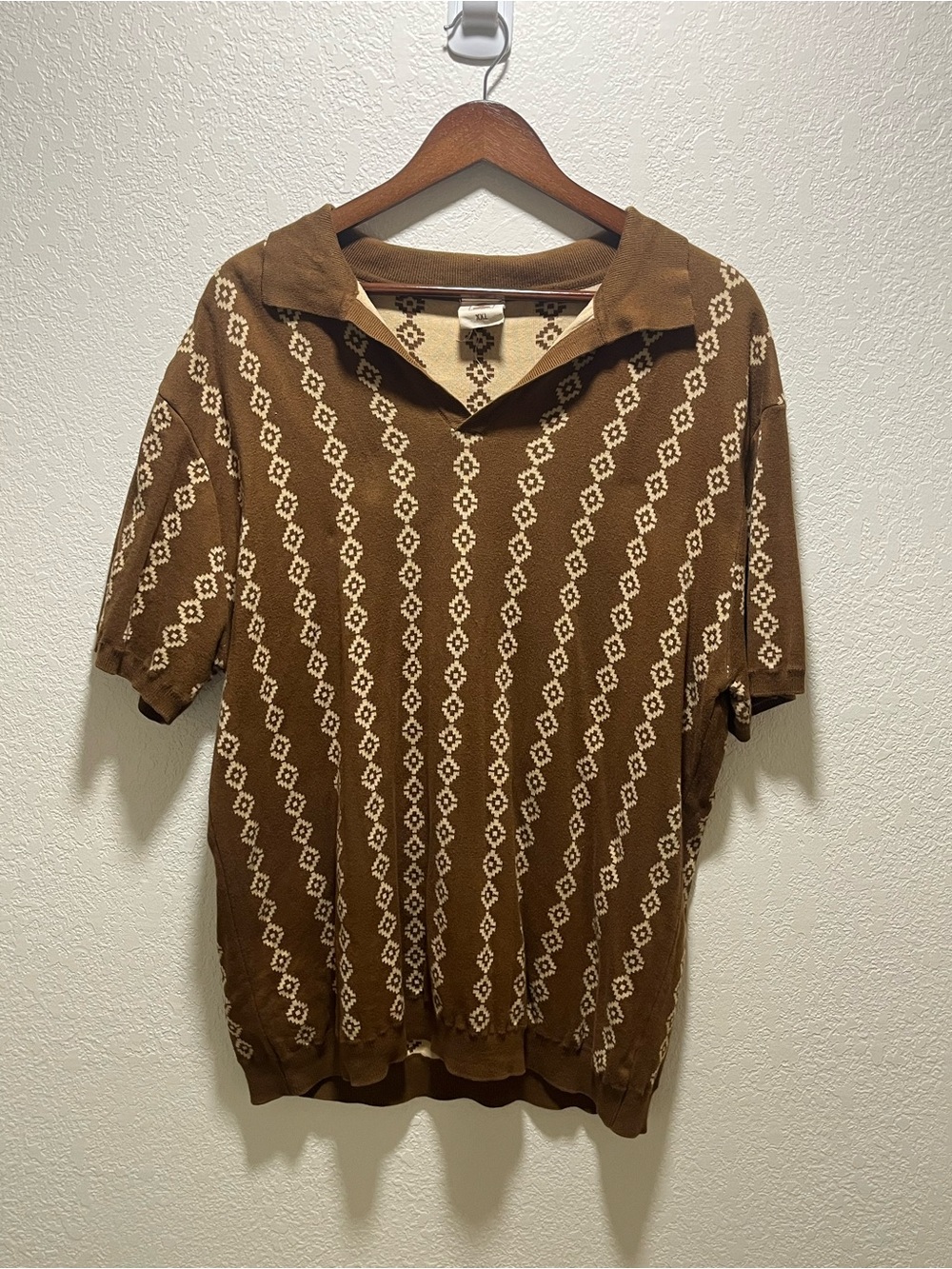 The Sebastian Knit Brown Short-Sleeve Polo with Cream Diamond Stripe Pattern